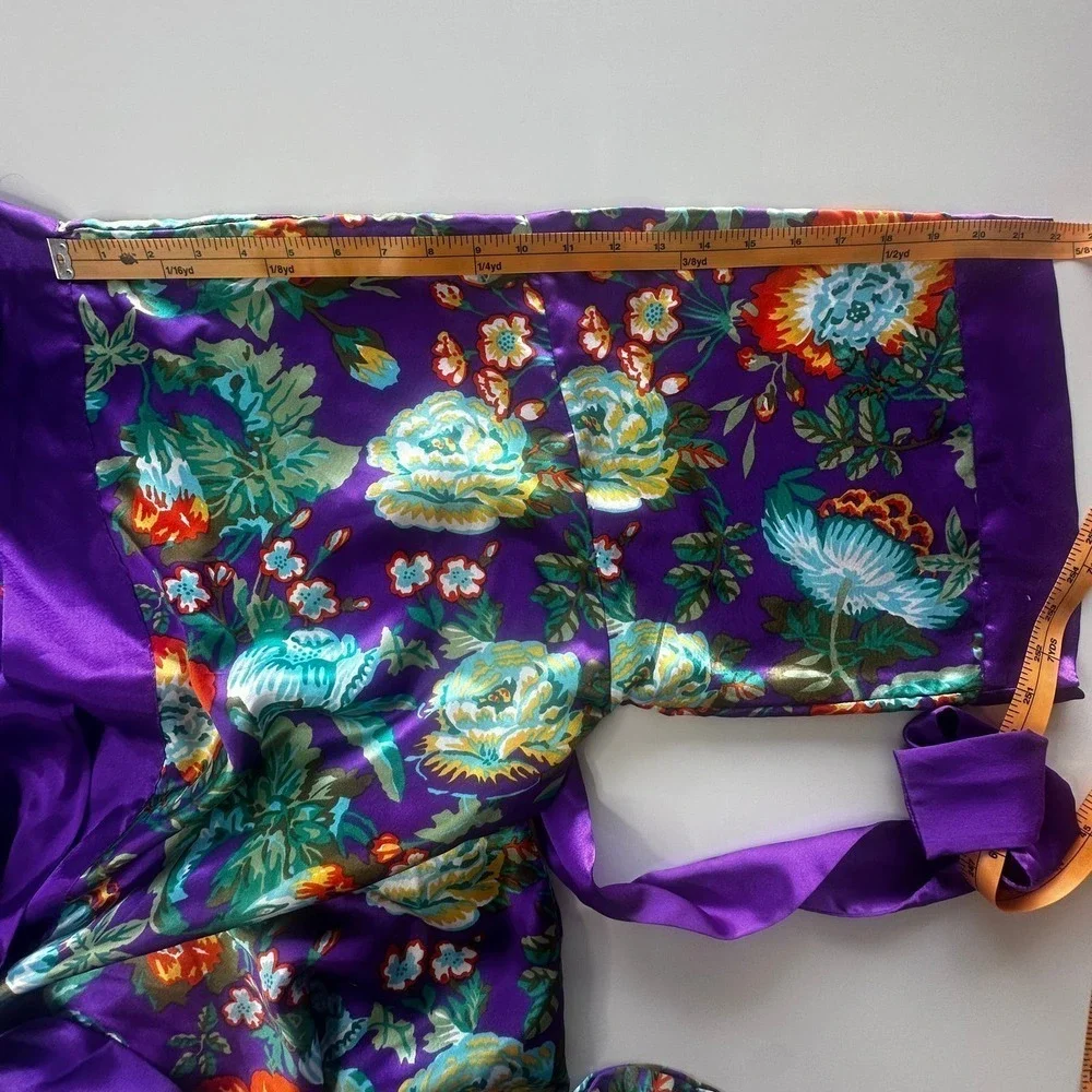 VNTG Victoria's Secret Gold Label Purple/Floral Long Sleeve Knee Length Robe- OS - Picture 8 of 8